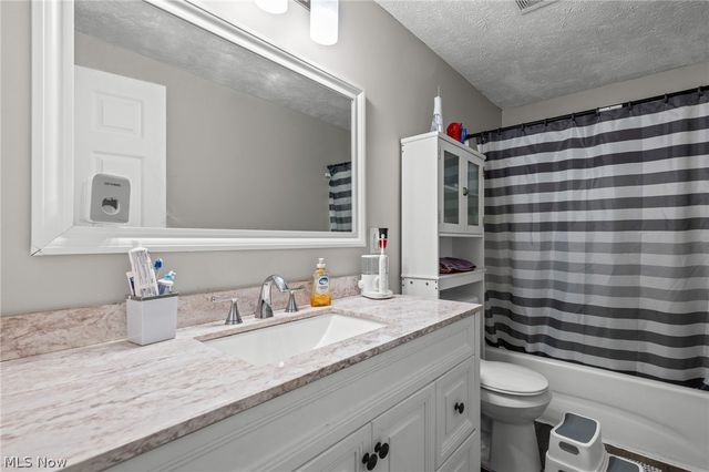 7390 Willow Run Drive, Mentor, OH 44060