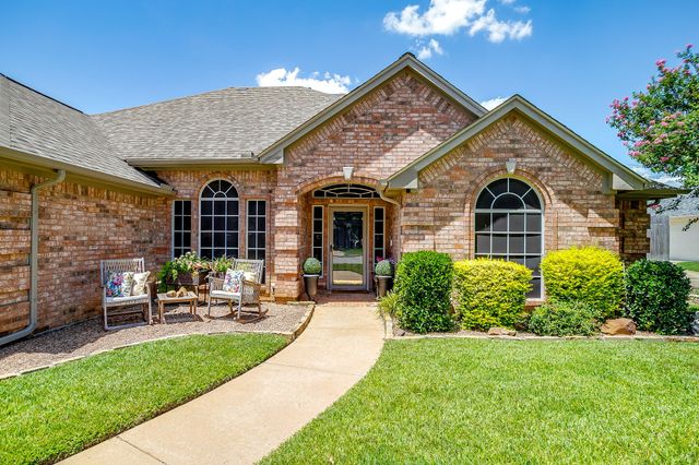 7732 Bridlewood Court, North Richland Hills, TX 76182