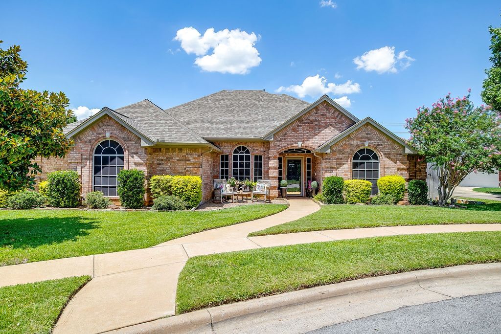 7732 Bridlewood Court, North Richland Hills, TX 76182