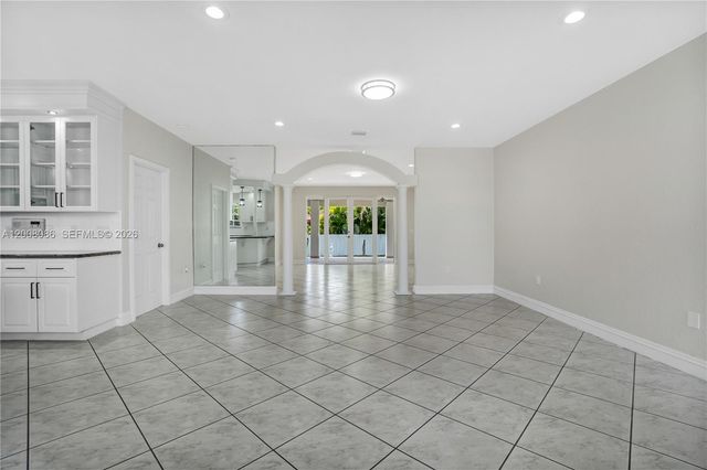 2850 NW 5th St, Miami, FL 33125