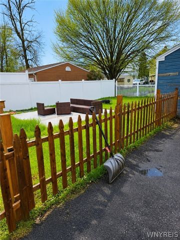 814 92nd Street, Niagara Falls, NY 14304