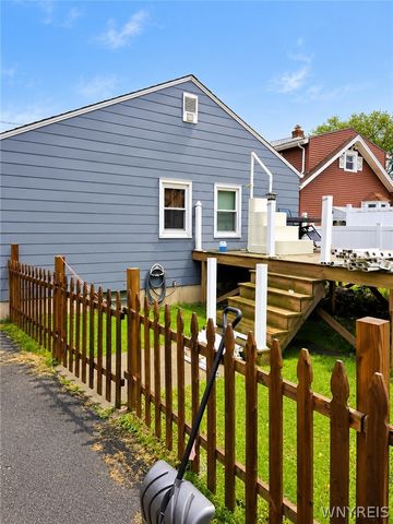 814 92nd Street, Niagara Falls, NY 14304