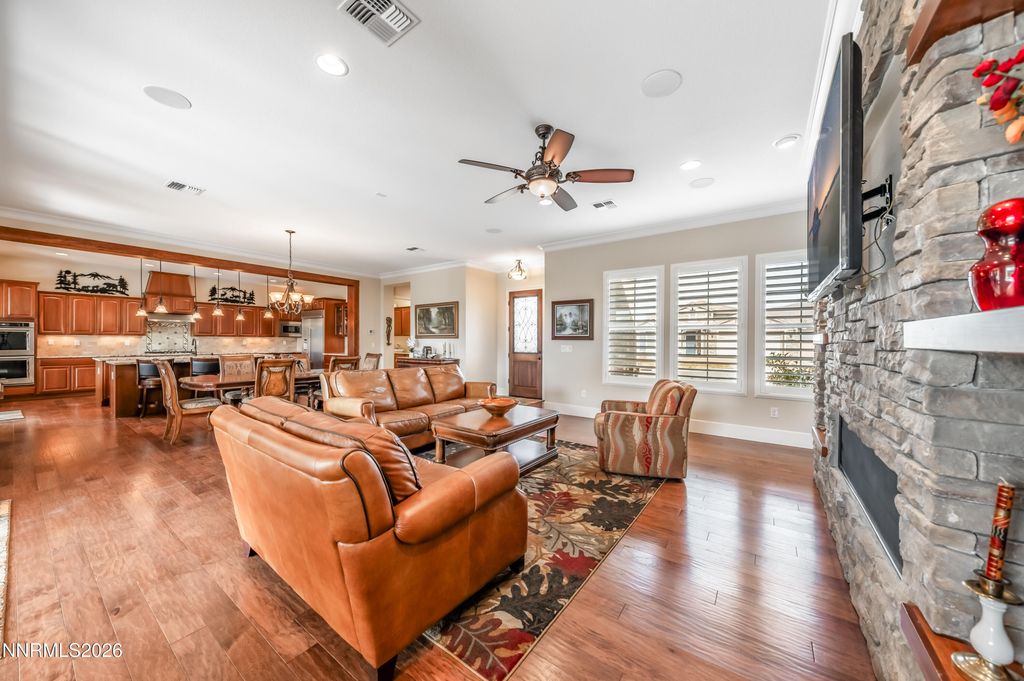 Image 11 of property listing at 2170 Arpagos Lane, Reno, NV 89521