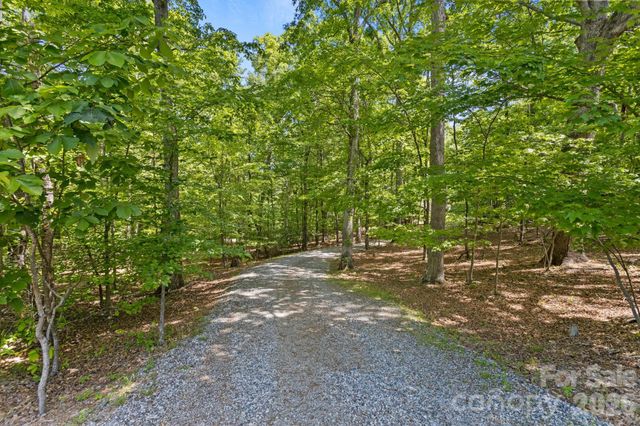 2825 Hunting Country Road, Tryon, NC 28782