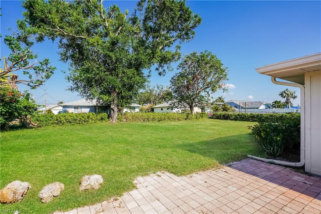 Image 15 of property listing at 1437 SE 14th TER, Cape Coral, FL 33990