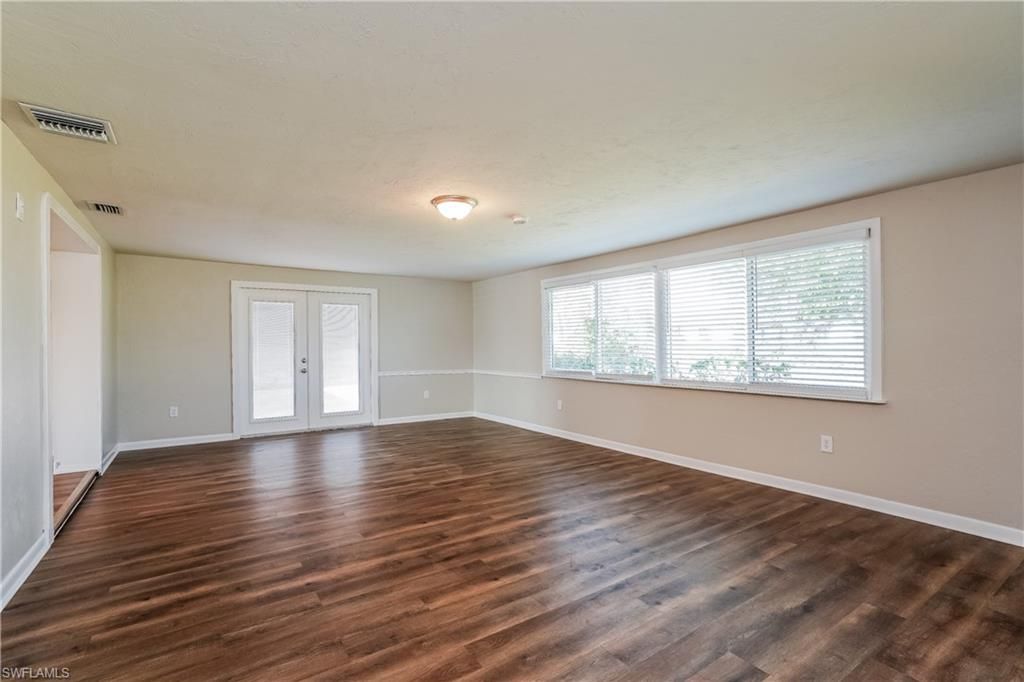 Image 3 of property listing at 1437 SE 14th TER, Cape Coral, FL 33990