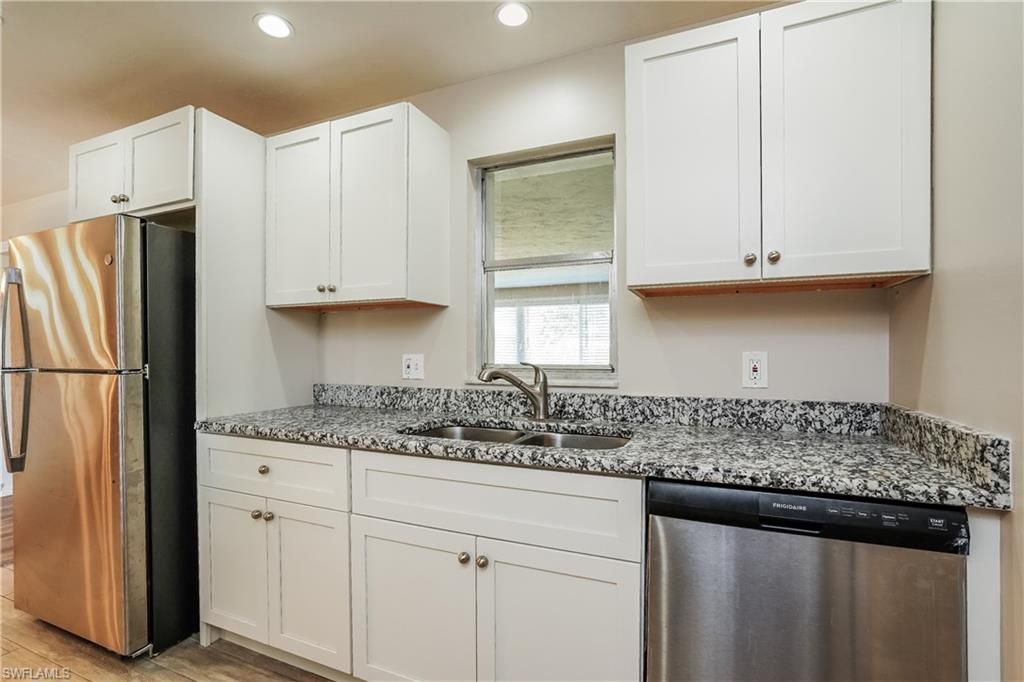 Image 6 of property listing at 1437 SE 14th TER, Cape Coral, FL 33990