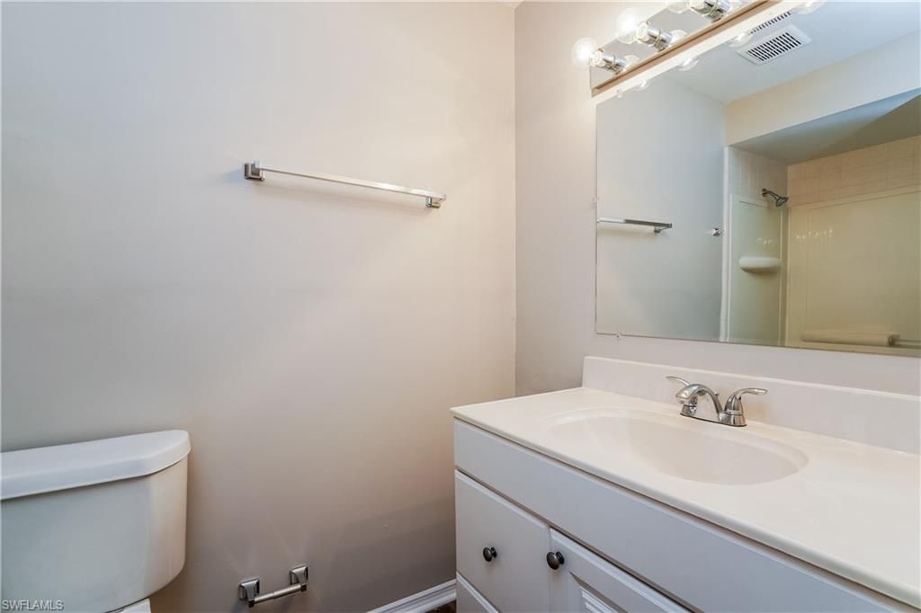Image 8 of property listing at 1437 SE 14th TER, Cape Coral, FL 33990