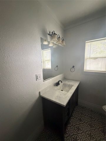 700 W Texas Street, Denison, TX 75020