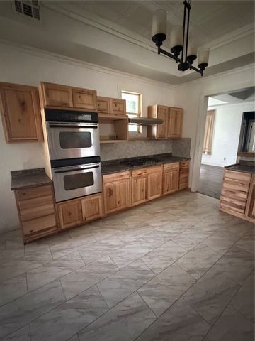 700 W Texas Street, Denison, TX 75020