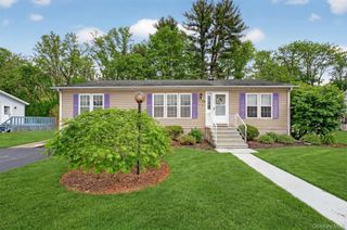 32 2nd Drive, Hyde Park, NY 12538