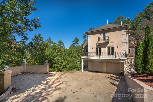 345 Hawks Nest Trail, Lake Lure, NC 28746