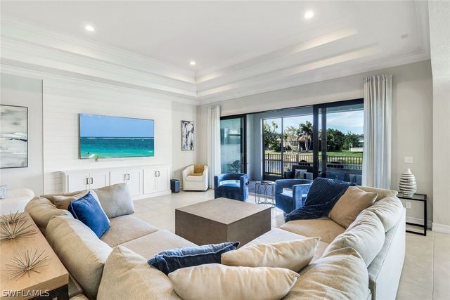 9469 Greenleigh CT, Naples, FL 34120