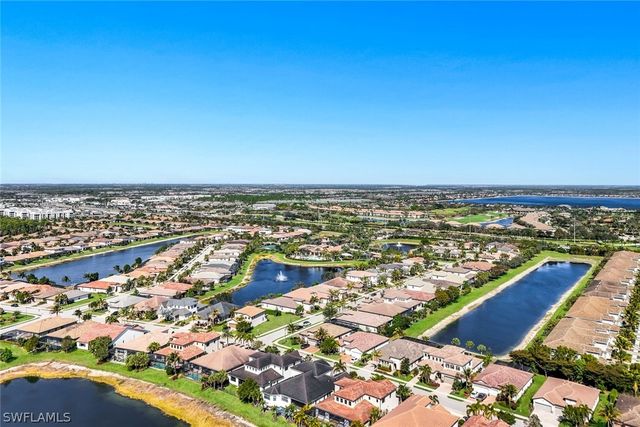 9469 Greenleigh CT, Naples, FL 34120