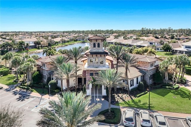 9469 Greenleigh CT, Naples, FL 34120