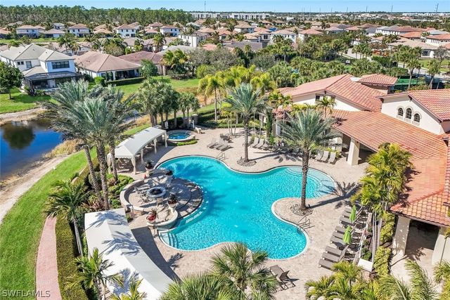 9469 Greenleigh CT, Naples, FL 34120