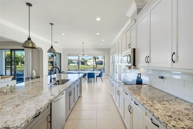 9469 Greenleigh CT, Naples, FL 34120