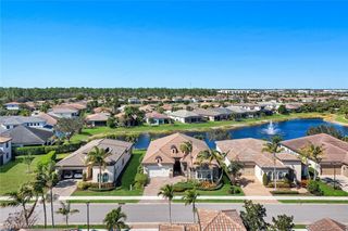 9469 Greenleigh CT, Naples, FL 34120