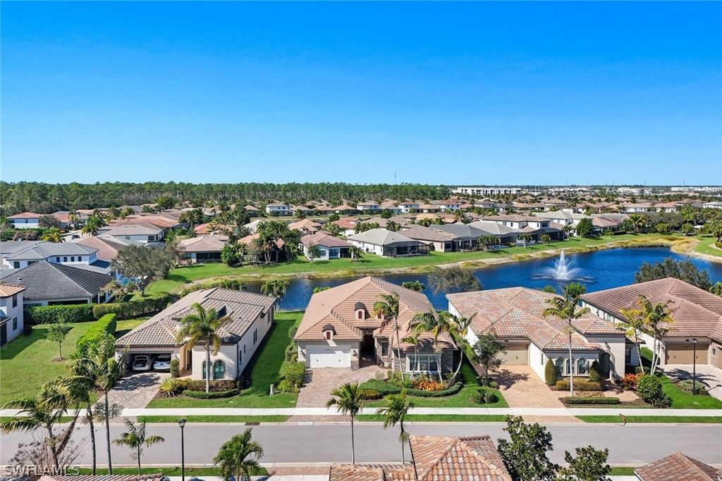 9469 Greenleigh CT, Naples, FL 34120