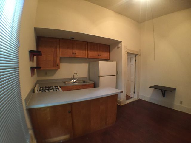 908 W 22nd ST D, Austin, TX 78705