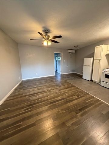 4811 Oakland Street 12, Houston, TX 77023