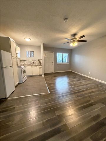 4811 Oakland Street 12, Houston, TX 77023