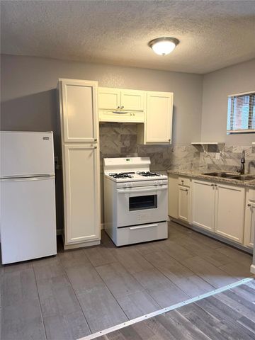 4811 Oakland Street 12, Houston, TX 77023