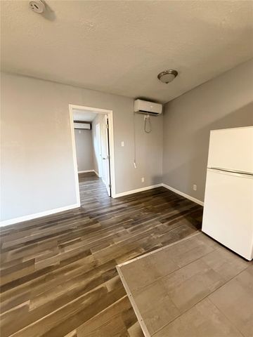4811 Oakland Street 12, Houston, TX 77023