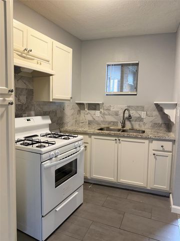 4811 Oakland Street 12, Houston, TX 77023