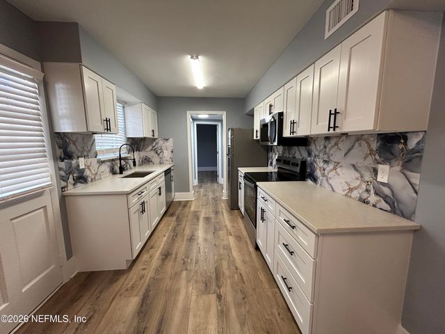 7069 PERKE Drive, Jacksonville, FL 32210