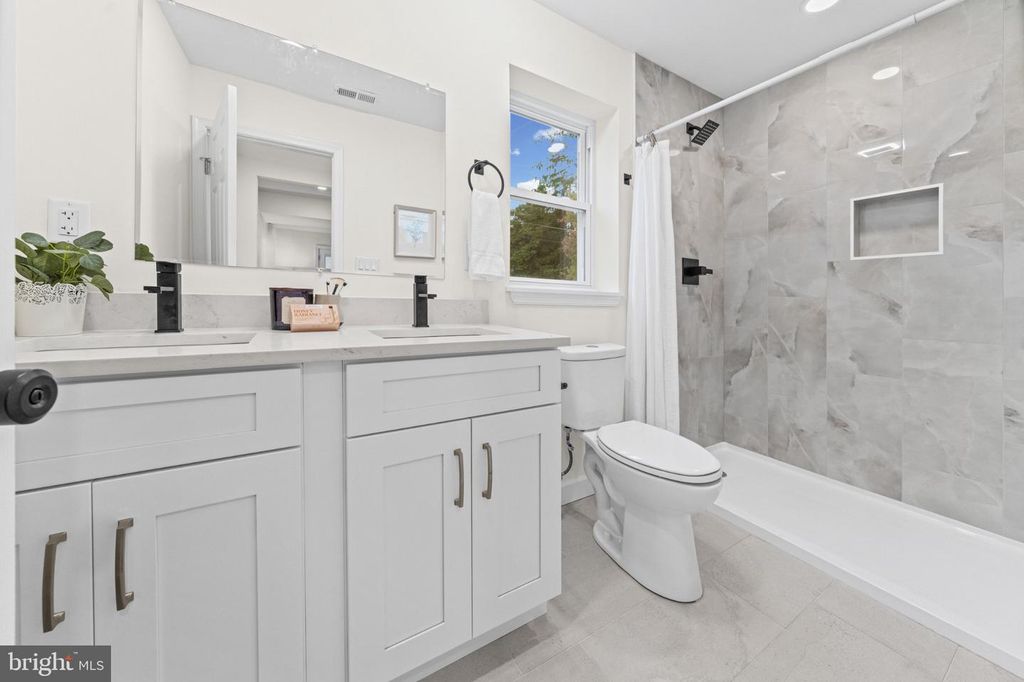 Image 16 of property listing at 9619 HARDING AVE, Baltimore, MD 21234
