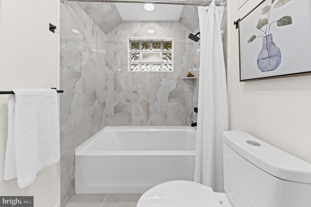 Image 23 of property listing at 9619 HARDING AVE, Baltimore, MD 21234