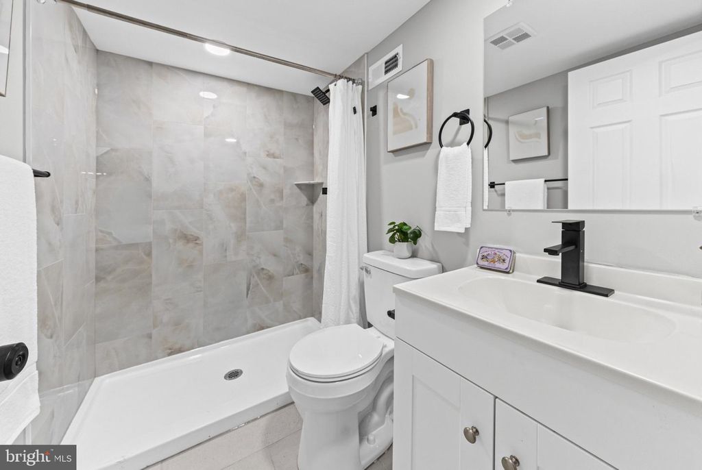 Image 31 of property listing at 9619 HARDING AVE, Baltimore, MD 21234