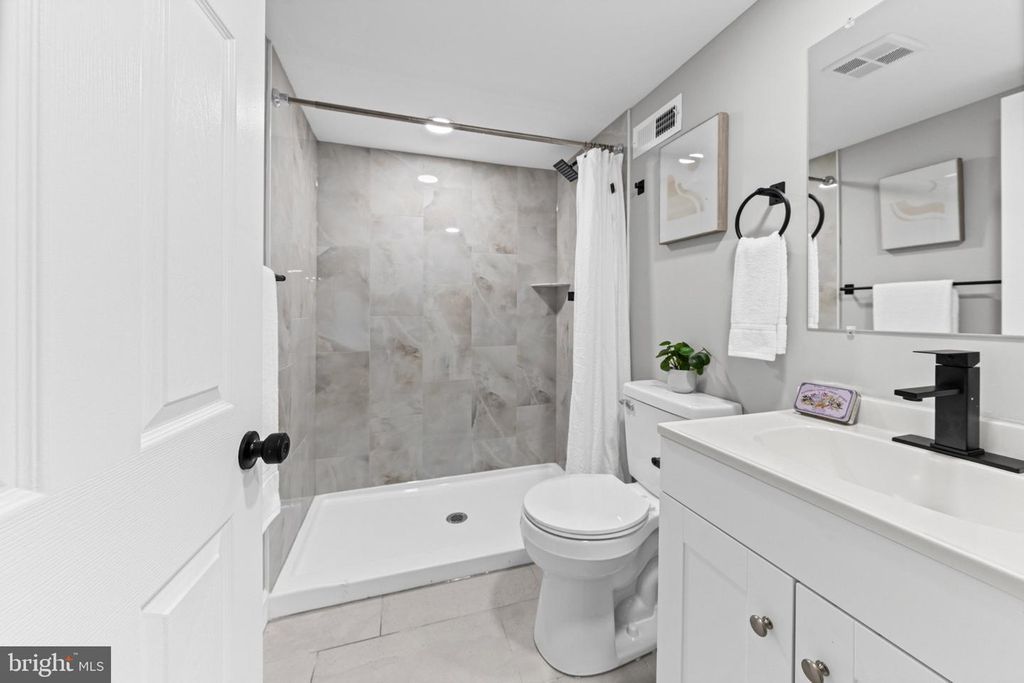 Image 32 of property listing at 9619 HARDING AVE, Baltimore, MD 21234