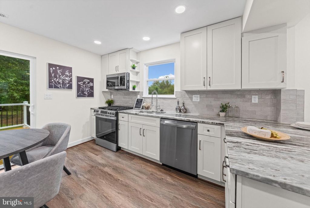 Image 6 of property listing at 9619 HARDING AVE, Baltimore, MD 21234