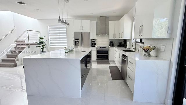 1392 Canary Island Dr 0, Weston, FL 33327