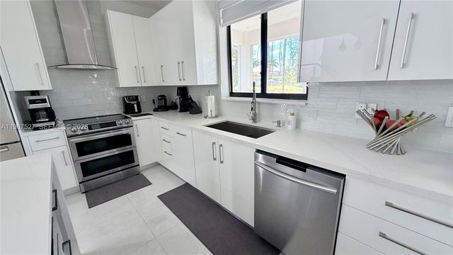 1392 Canary Island Dr 0, Weston, FL 33327