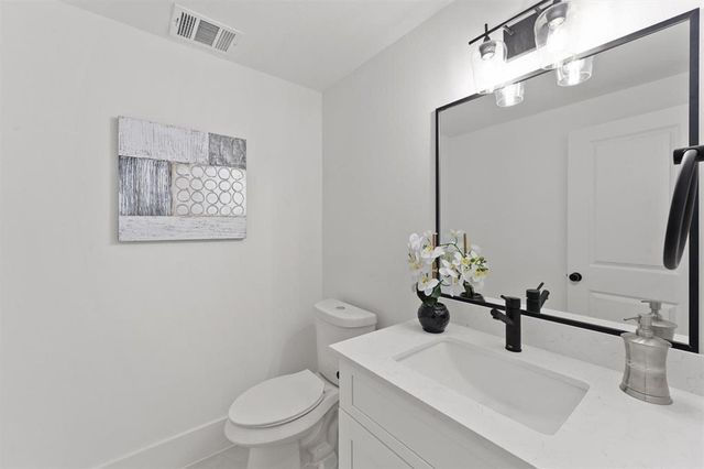 1207 Cavalcade Street B, Houston, TX 77009