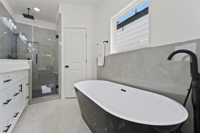 1207 Cavalcade Street B, Houston, TX 77009