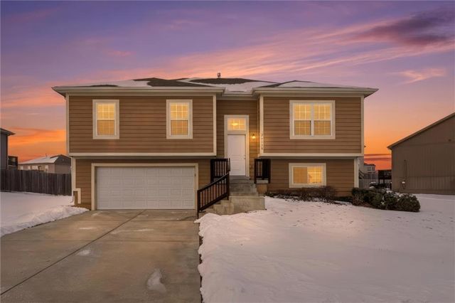 26130 W 141st Court, Olathe, KS 66061