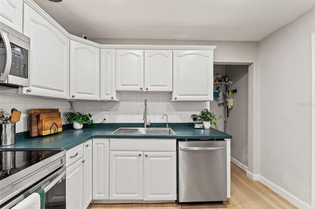 1215 E LAMBRIGHT STREET, Tampa, FL 33604