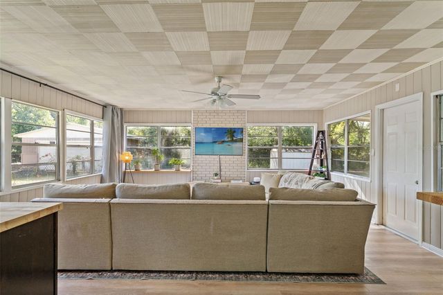 1215 E LAMBRIGHT STREET, Tampa, FL 33604