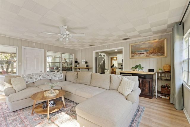 1215 E LAMBRIGHT STREET, Tampa, FL 33604