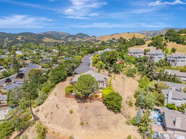 359 Orchid Dr, San Rafael, CA 94903