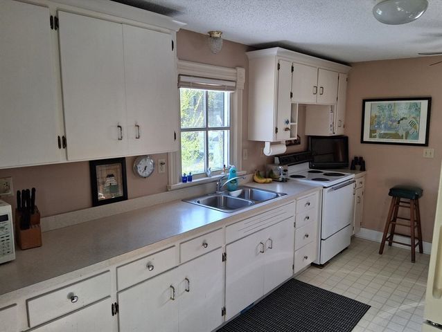 3154 W Defay Road, Stevensville, MI 49127