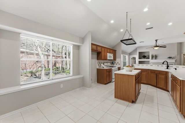 6 Orchard Dale Circle, The Woodlands, TX 77382