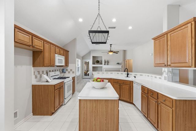 6 Orchard Dale Circle, The Woodlands, TX 77382