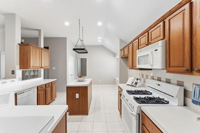 6 Orchard Dale Circle, The Woodlands, TX 77382