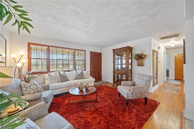 620 Norcova DR, Chesapeake, VA 23320