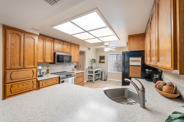 4112 Alex Ln, Carmichael, CA 95608